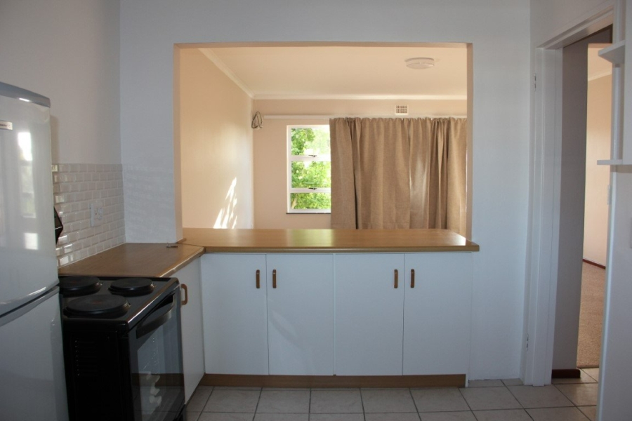 To Let 2 Bedroom Property for Rent in Martinville Western Cape